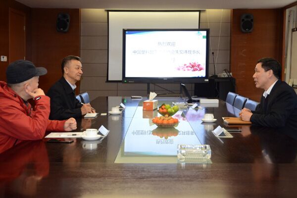 Il presidente Wenwei Zhu della China Plastics Processing Industry Association ha visitato l'azienda
