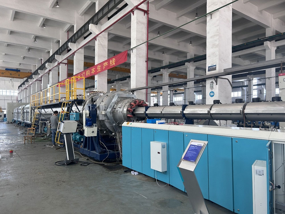 Congratulazioni al set completo di attrezzature per l'estrusione di tubi in polietilene Fangli PE1200U per aver completato con successo l'accettazione